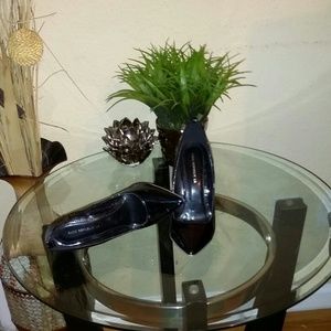 Used Black Pointed Toe heel by shoe republic la